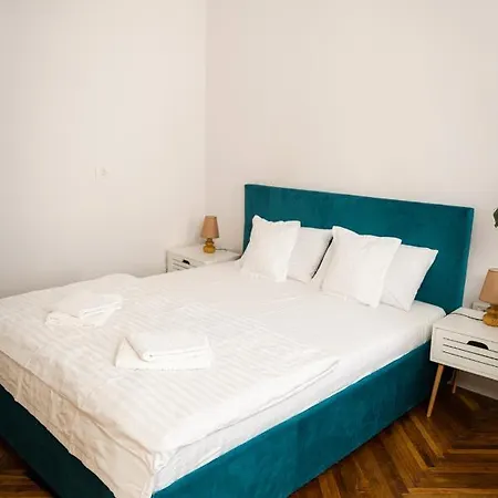 Blau Ultracentral Apartment